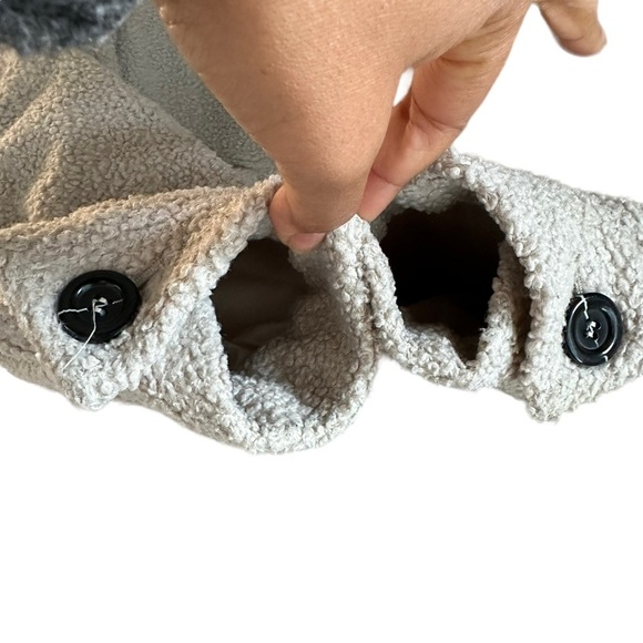 H&M Lightweight Beige Shearing Textured Button Front Shacket Jacket Size: Small - Picture 6 of 15